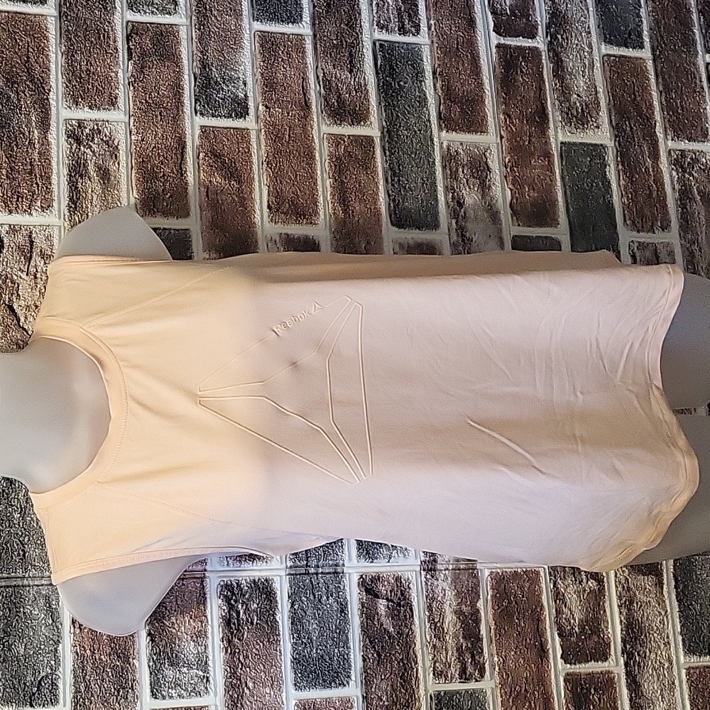 Reebok sleevless workout shirt peach LG